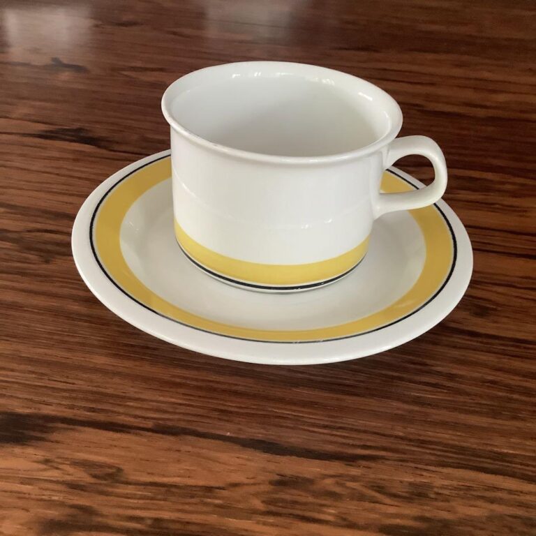 Read more about the article Arabia Coffee Cup Faenza Vintage Yellow Line