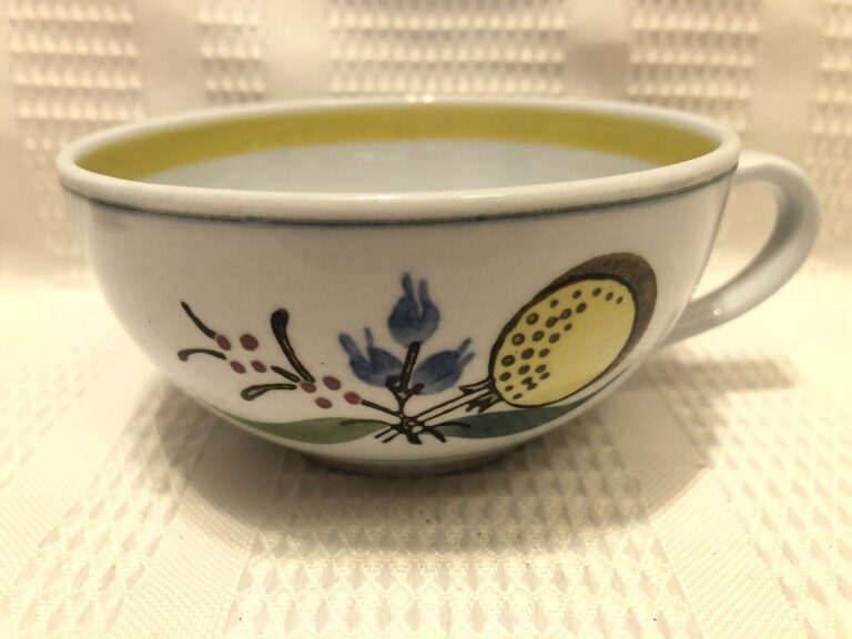 Read more about the article Arabia-Finland “Windflower” Hand Painted Teacup