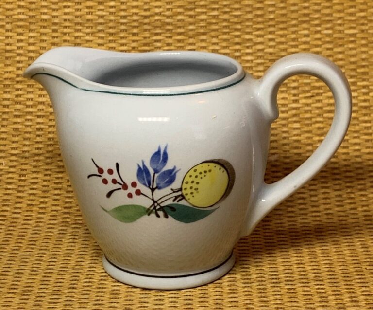 Read more about the article Vintage Arabia Finland WINDFLOWER Floral Creamer Syrup Sauce Pitcher Jug