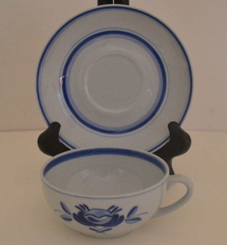 Read more about the article ARABIA FINLAND ” BLUE ROSE” TEA CUP WITH SAUCER