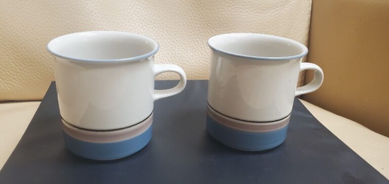 Read more about the article Arabia Finland Uhtua Stoneware Coffee/Tea Cup. 3 1/2″Tall. Set of 2.