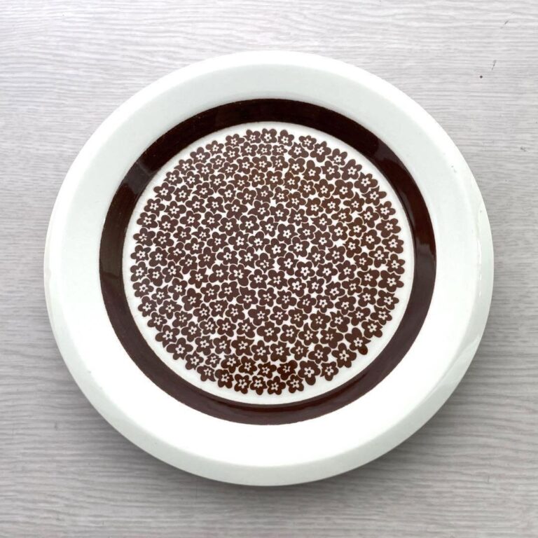 Read more about the article Arabia Faenza 17 Cm Plate Brown Nordic