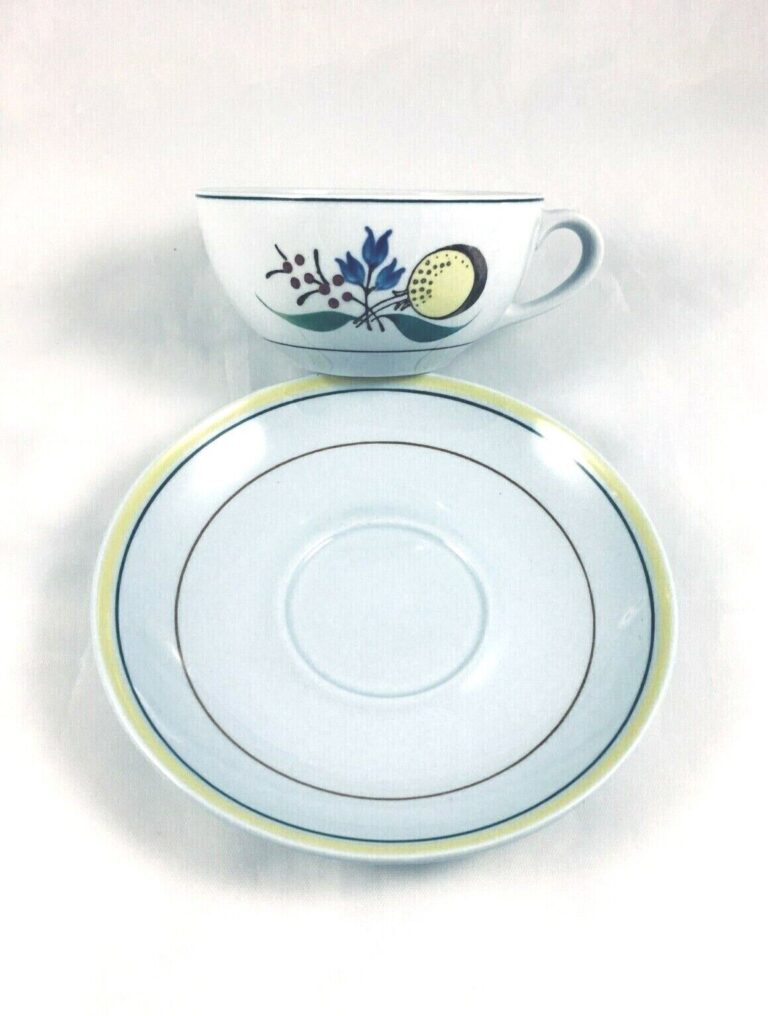 Read more about the article ARABIA FINLAND WINDFLOWER VINTAGE HAND PAINTED CUP and SAUCER SCANDINAVIAN POTTERY