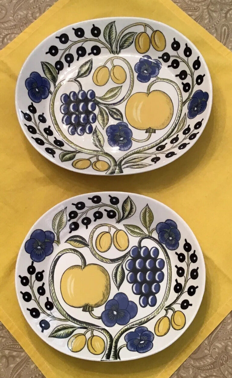 Read more about the article Lot of 2 Rare ARABIA FINLAND PARATIISI OVAL Serving Pieces ~ Great Condition