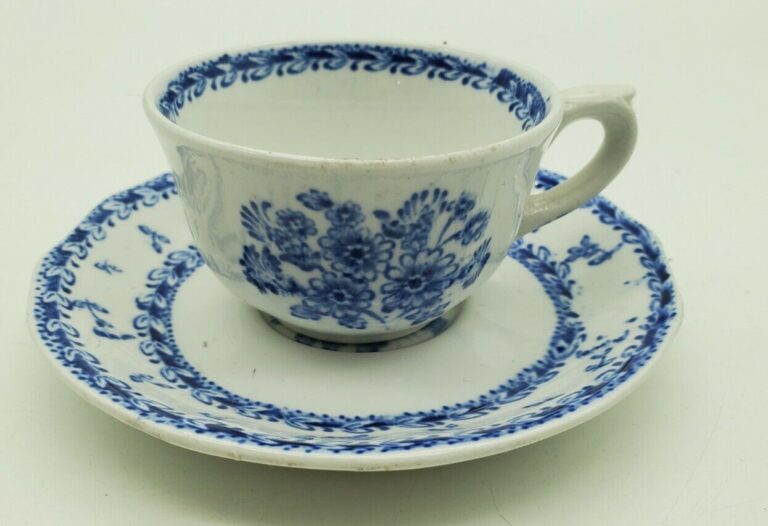 Read more about the article Vintage Arabia Finland Pristine Old Blue Finn Flower Tea Cup and Saucer Set