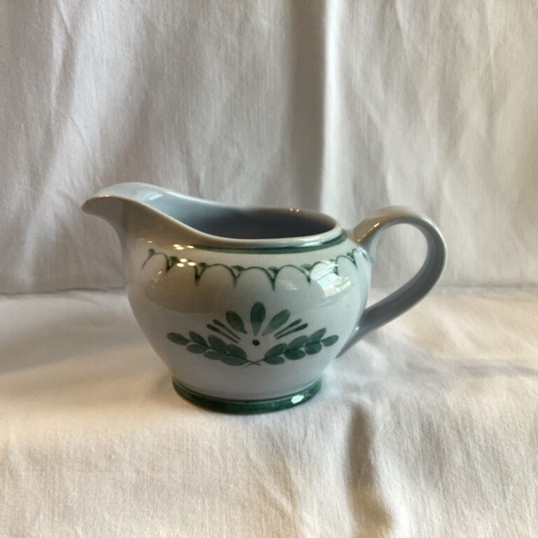 Read more about the article Arabia GREEN THISTLE Creamer ~ made in Finland Handpainted ~ HTF