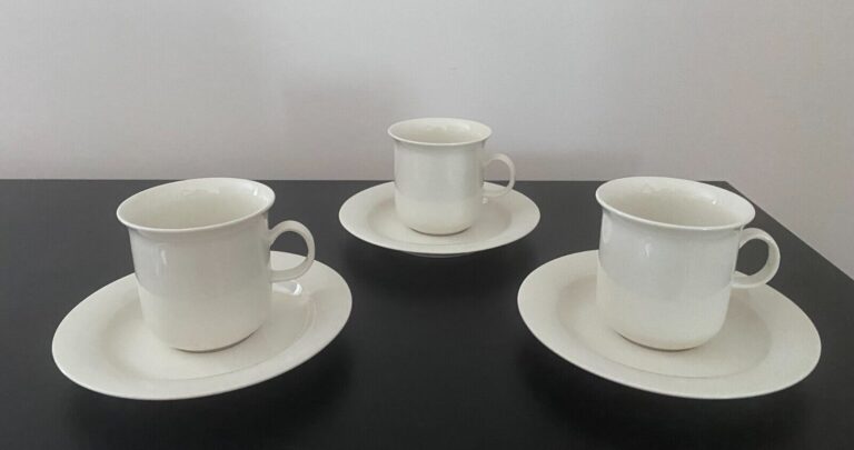 Read more about the article Set of 3 Arabia Finland Arctica White Tea Coffee Cups and Saucers