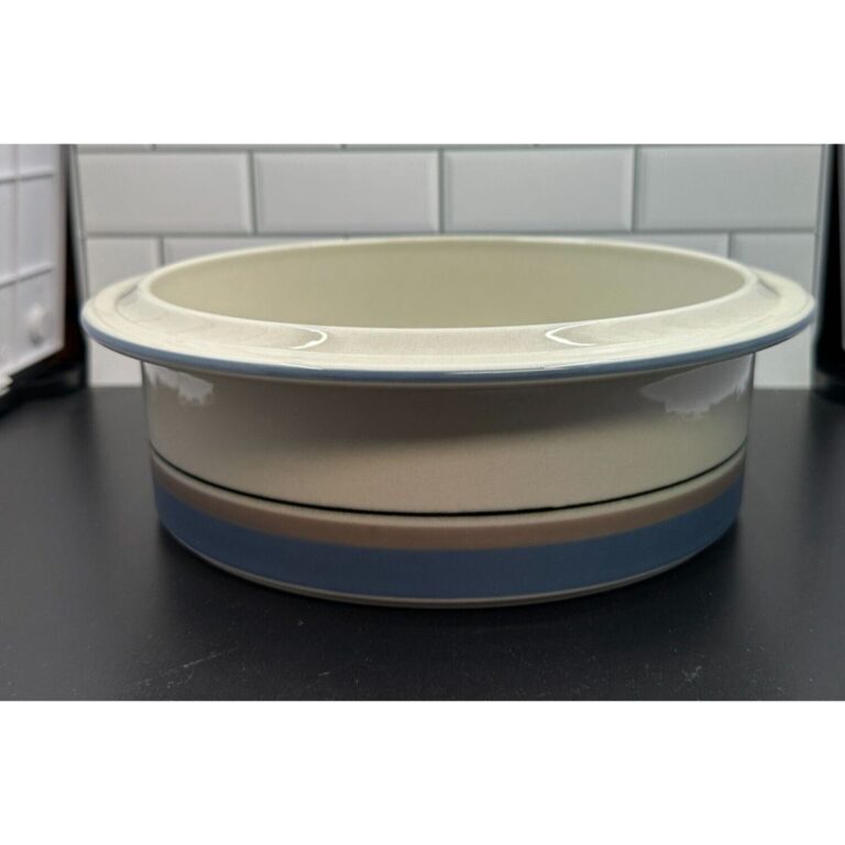 Read more about the article Arabia of Finland Uhtua Stoneware 9″ Rimmed Serving Bowl 2 1/2 Quart