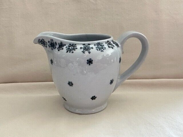 Read more about the article Vintage Arabia Finland Pottery Blue Snowflake Creamer Pitcher