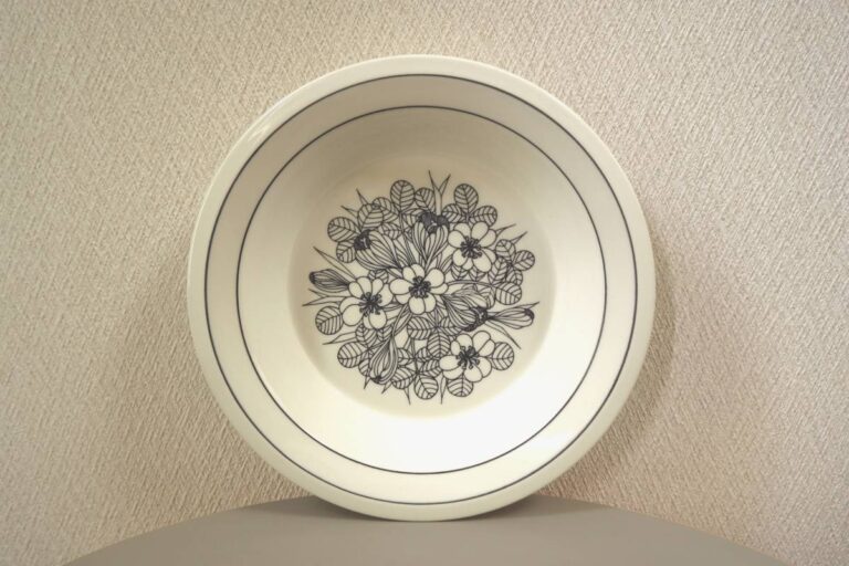 Read more about the article Vintage Krokus Crocus Bw Black White Deep Plate 20Cm Dish Esteri Tomula Esteli T