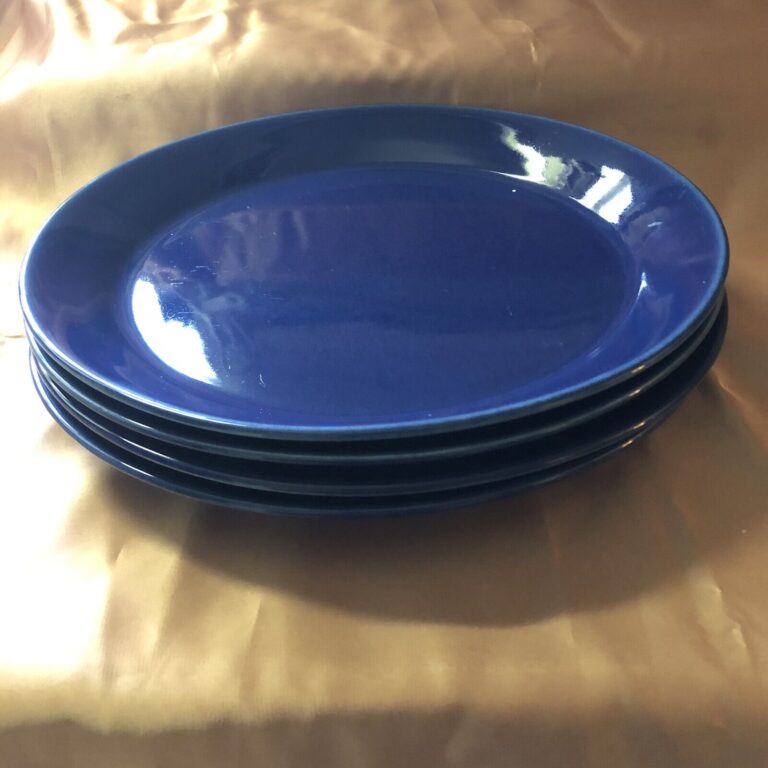 Read more about the article Set of 4 Vintage 1960’s Dark Blue Arabia Finland Teema 10″ Dinner Plates