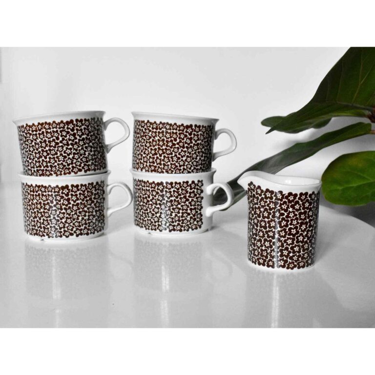 Read more about the article Arabia Finland Faenza set of Four Coffee Cups with Creamer by Peter Winquist