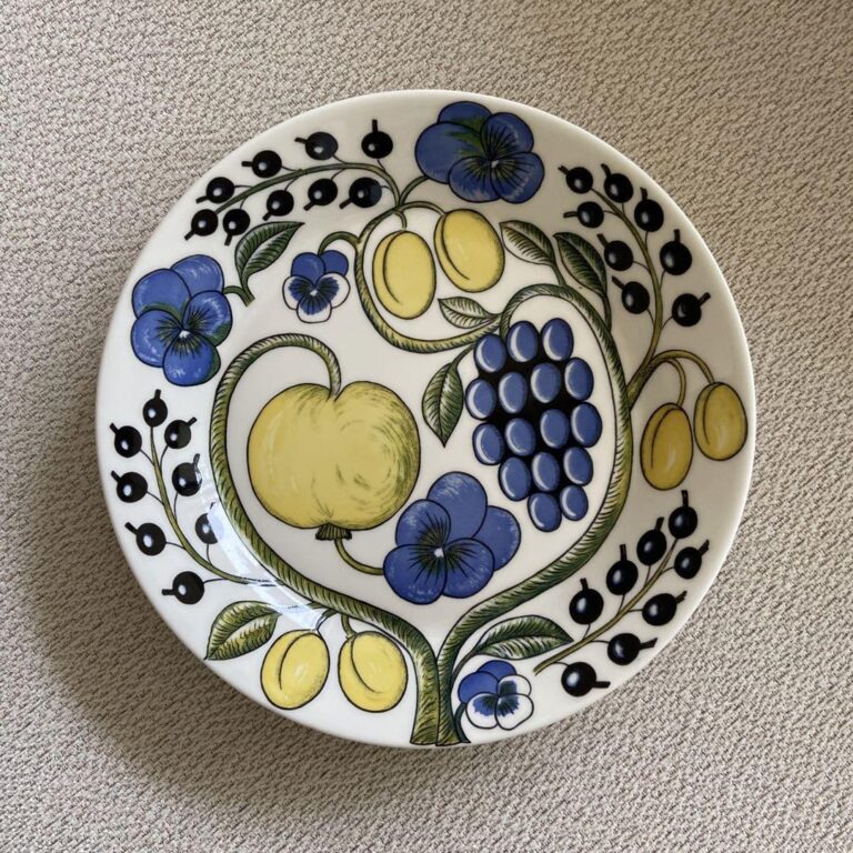 Read more about the article Arabia Paratiisi yellow plate 9.8 inch 11