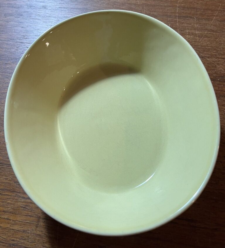 Read more about the article Arabia Finland Yellow/Honey Oval Bowl Dish Vintage