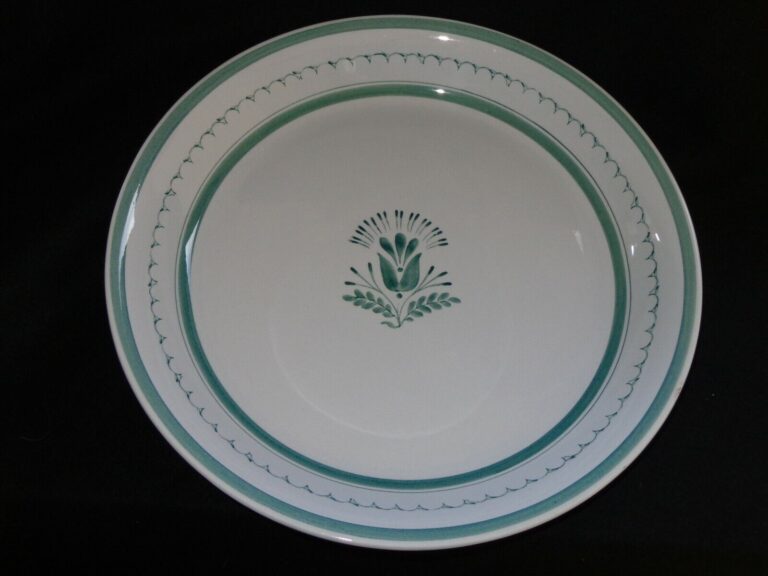 Read more about the article Arabia of Finland Large Round Chop Platter ~ GREEN THISTLE ~ 13 1/2″