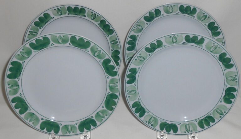 Read more about the article Set (4) Arabia GREEN LAUREL PATTERN Salad Plates MADE IN FINLAND