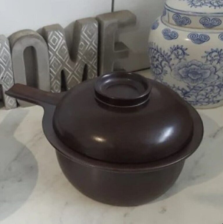 Read more about the article Arabia of Finland #RB2 LIEKKI Brown Handled Sauce Pan Saucepan  Casserole w Lid