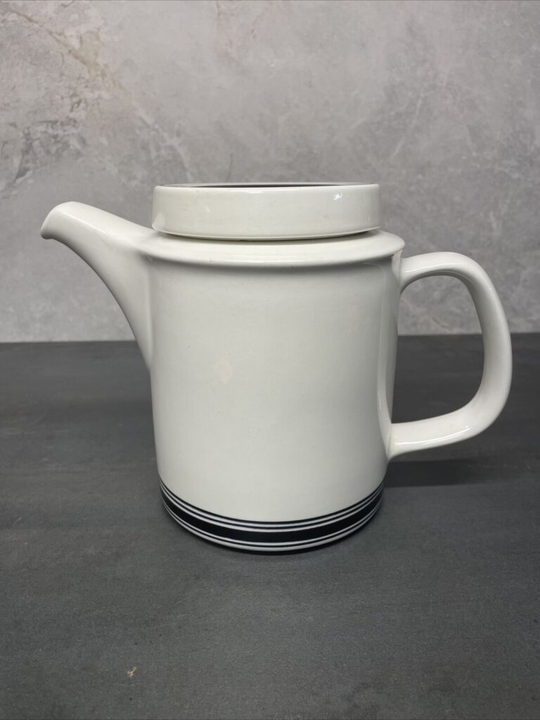 Read more about the article U3 Vintage Mid Century Arabia Finland Faenza Coffee Pot Teapot Black Stripe