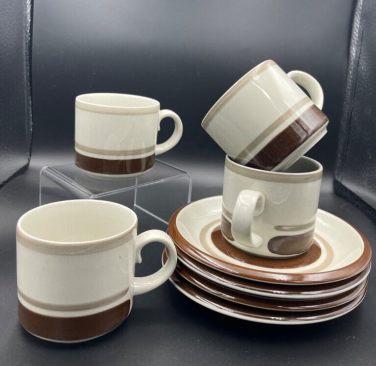 Read more about the article Vintage Arabia of Finland Pirtti Demi Cup/Saucer Set of 4