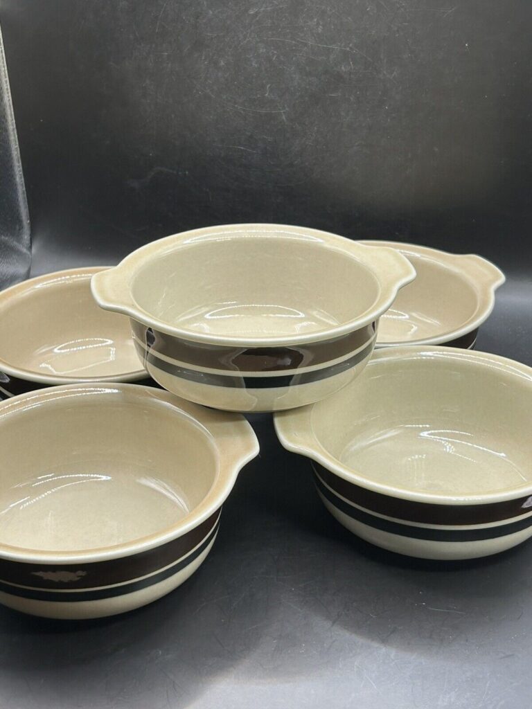 Read more about the article Arabia Finland Ruija Troubadour 5 LUGGED SOUP BOWLS 6 3/8″ Brown Bands