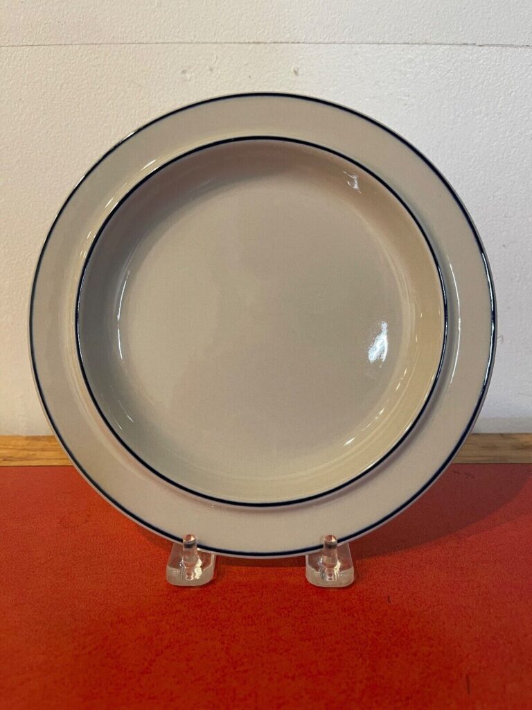 Read more about the article Arabia Saimaa 7 7/8″ Salad Plate 1980s Excellent Condition (11 available)