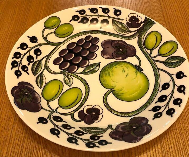 Read more about the article Arabia Dish Paratiisi purple plate 26cm without box