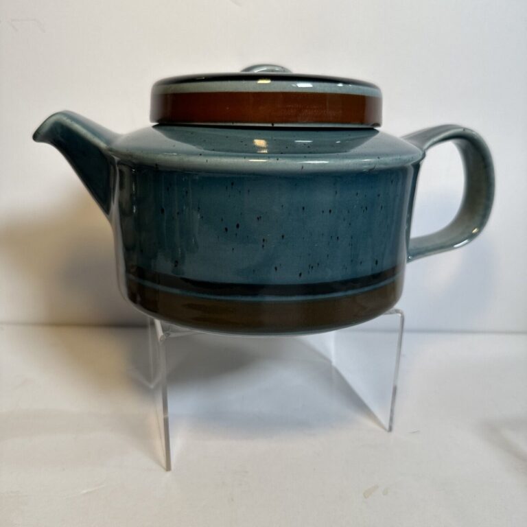 Read more about the article Ulla Procope Blue Meri Ocean Coffee/Tea Pot 1976 Arabia Finland – No Infuser.