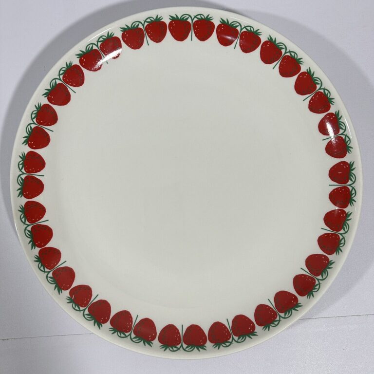 Read more about the article ARABIA Plate Pamona Strawberry Mansikka Made in Finland 12″ Raija Usosikkinen