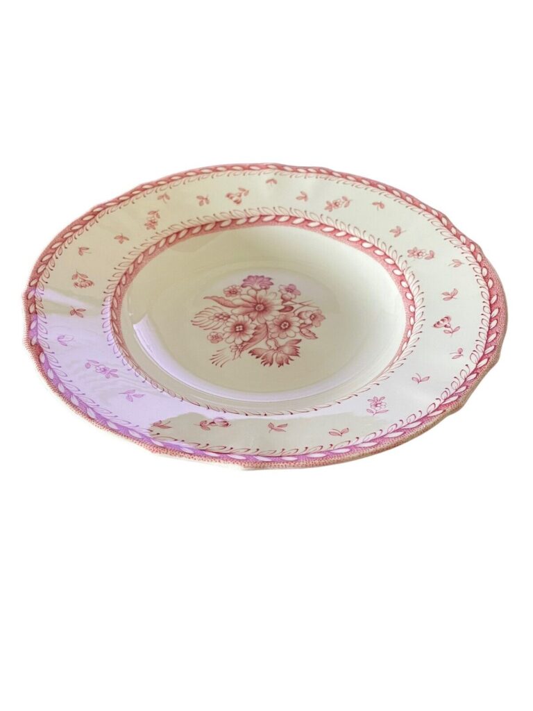 Read more about the article Arabia of Finland Rimmed Soup Bowl 9 1/4″ Finn Flowers Red White Background