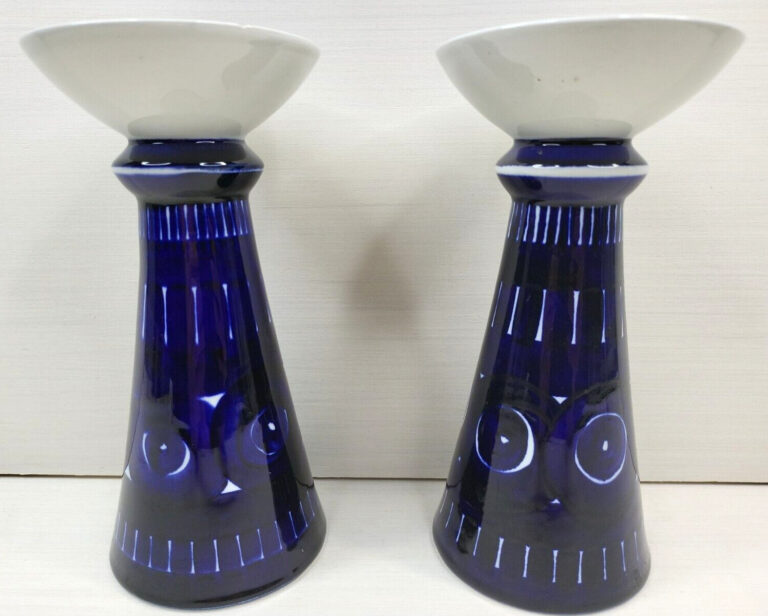 Read more about the article 2 Arabia Finland Valencia Candlesticks Set Vintage Blue White Pottery Decoration