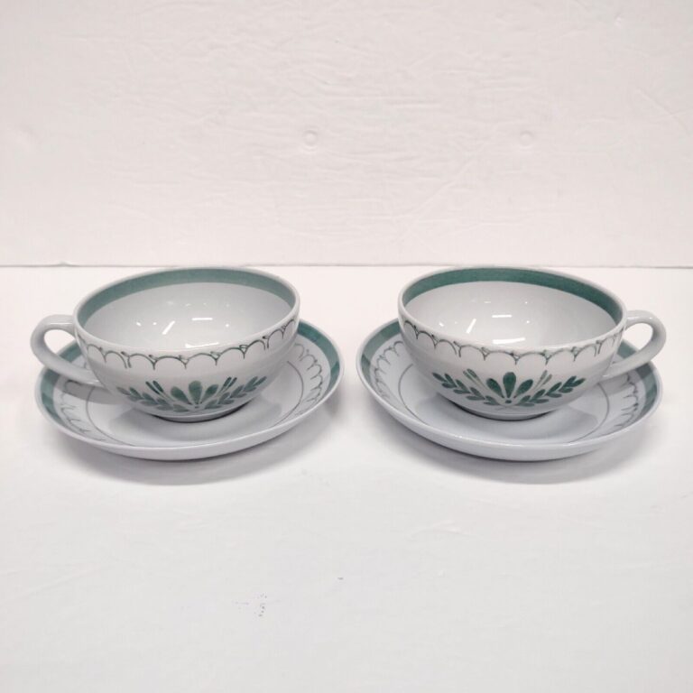 Read more about the article GREEN THISTLE ARABIA Cups Mugs and Saucers Made in Finland Green Gray Handpainted