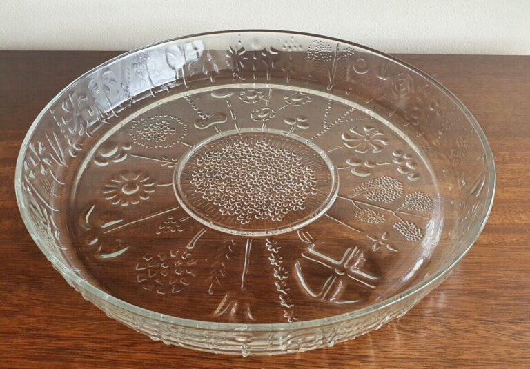 Read more about the article Vintage MCM Arabia Finland Flora Large Glass Bowl / Tray – Oiva Toikka