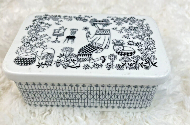 Read more about the article VINTG Arabia Finland EMILIA Raija Uosikkinen White Lidded Butter Trinket Box MCM