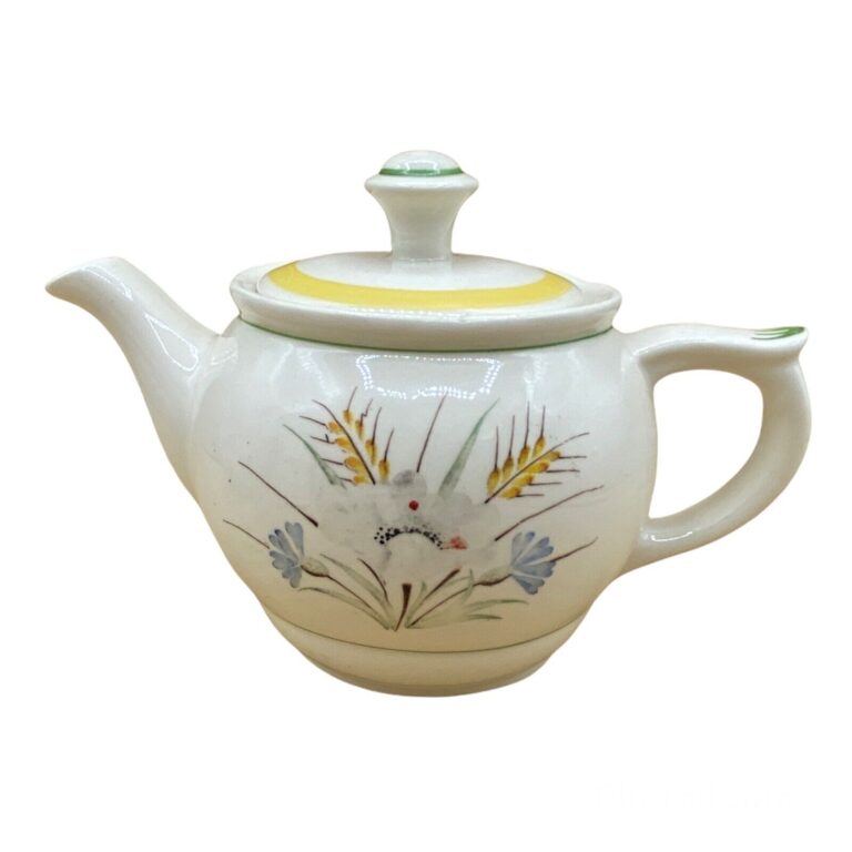 Read more about the article Arabia Finland MCM Windflower Gold Wheat Pattern 5” Teapot Vintage READ