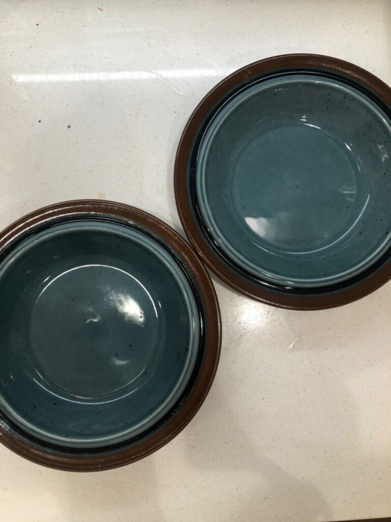 Read more about the article Set of 2 Meri Blue 8” Soup cereal Bowls by Arabia Finland Vintage 