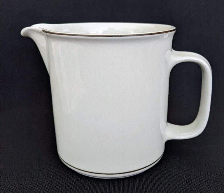 Read more about the article Arabia Finland ~ Fennica ~ 32 oz Pitcher ~ Stoneware