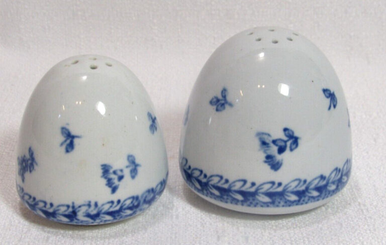 Read more about the article ARABIA of Finland Vintage FINN FLOWER BLUE Salt and Pepper Shaker GC