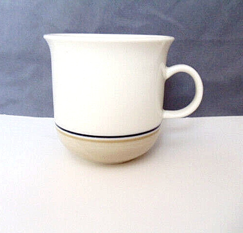 Read more about the article Arabia Finland Espresso Cup Seita Arctica White Beige Line