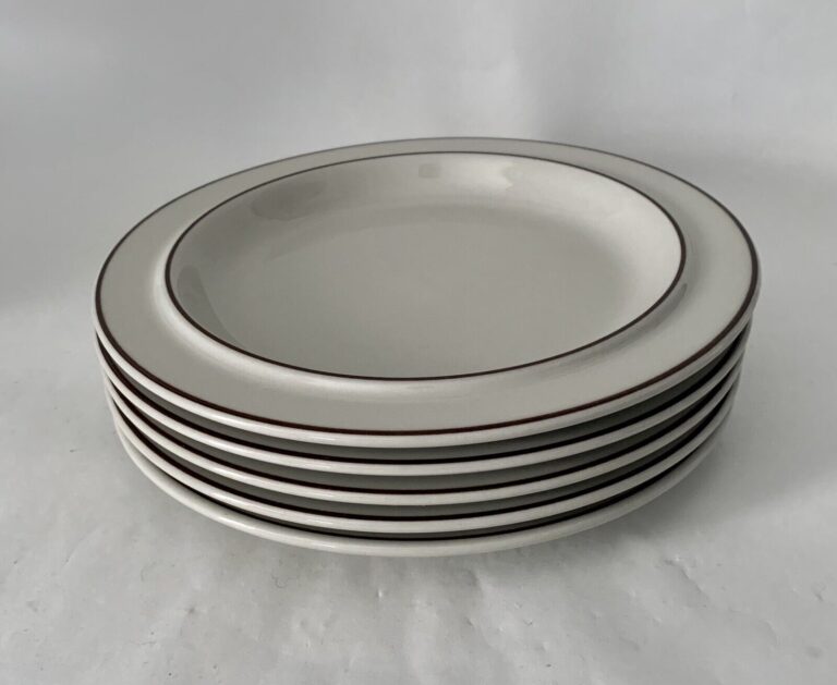 Read more about the article Arabia Finland Fennica 7 7/8″ Salad Plate Set of Five EUC