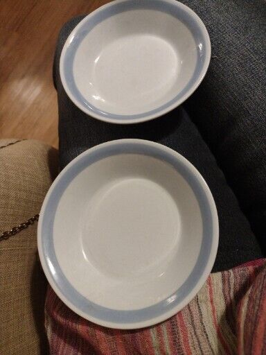 Read more about the article Arabia Finland Ribbons White and Blue Fruit Dessert Bowls Set Of 2