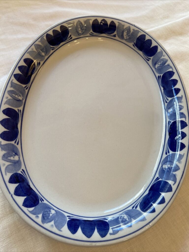 Read more about the article Vtg Arabia Finland Hand Painted Blue Laurel 11.75” Ceramic Oval Serving Platter