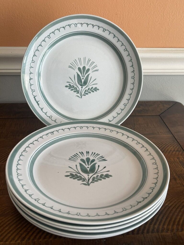 Read more about the article Arabia of Finland Green Thistle Luncheon Plates Set of 6 White