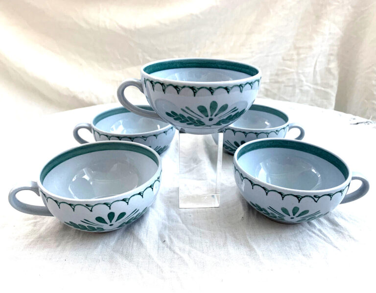 Read more about the article Green Thistle Arabia Finland Handpainted Cups Vintage Mid Century Modern set 5