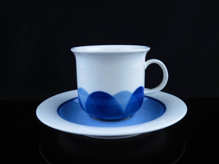 Read more about the article Arabia Arabic Arctica Pudas Coffee Cup Saucer Inkeri Leivo