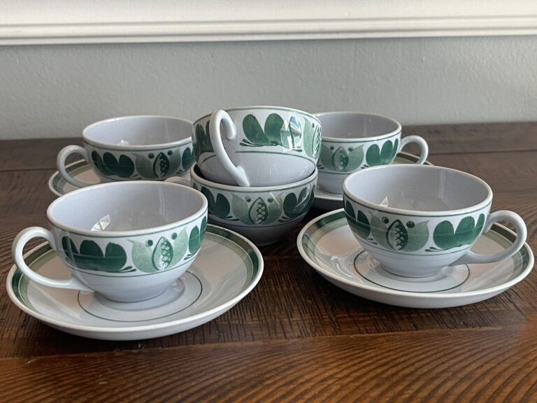 Read more about the article Arabia Finland Green Laurel Demitasse Espresso Cups and Saucers Set Of 4 + Extra
