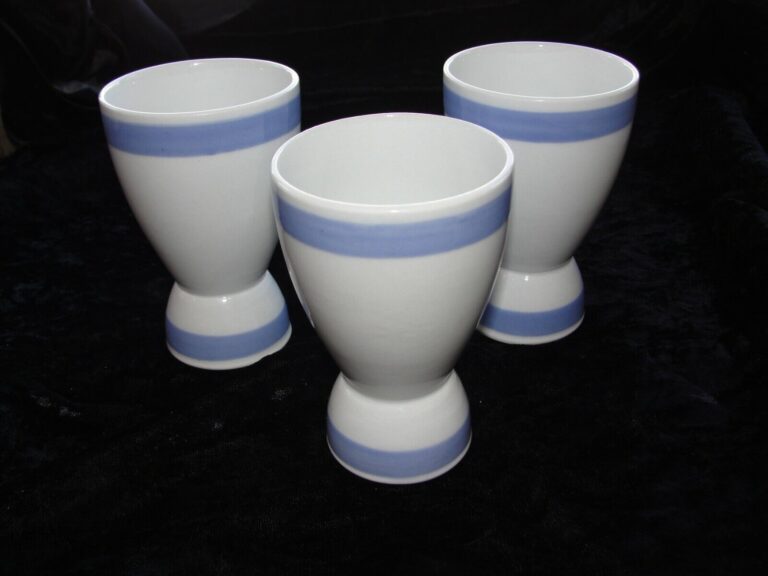 Read more about the article 3 Arabia Finland Double Egg Cups Blue Ribbon