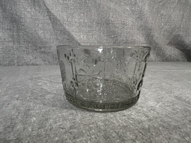 Read more about the article Oiva Toikka Glass Flora Bowl   5.5” Iittala Arabia Finland Nuutajarvi  VTG MCM