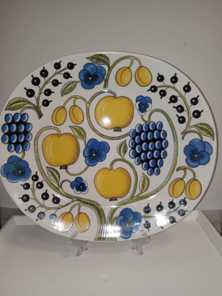 Read more about the article VTG. Paratiisi Arabia Finland Large 14” OVAL Platter by B.Kaipianen Excellent