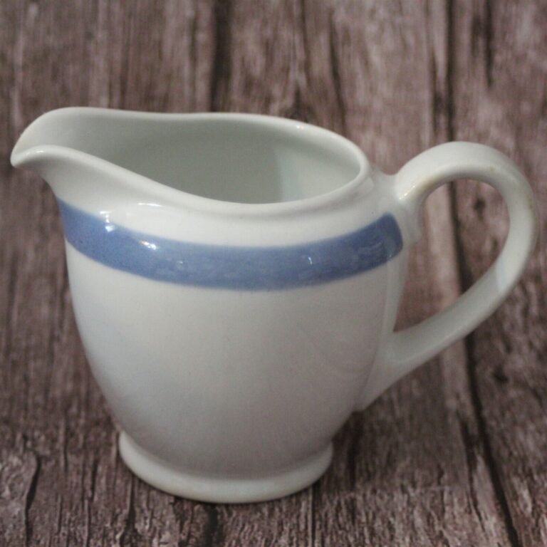 Read more about the article ARABIA Creamer Ribbons Blue*Finland*Vintage*Bands*Green Crown Stamp