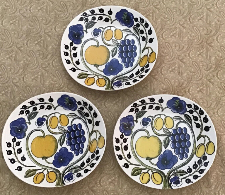 Read more about the article Lot Of 3 Arabia Finland “Paratiisi” Oval Luncheon Plates   9 3/4″ Or 25 CM  GC